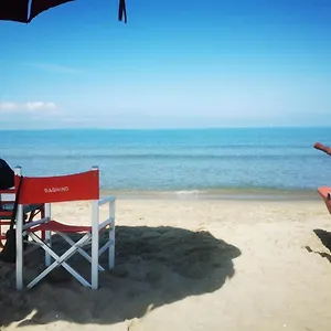 Glicine Appartamento In Villa A Tirrenia, Eleganza E Comfort A Pochi Passi Dal Mare